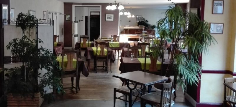 hotel pays de salers